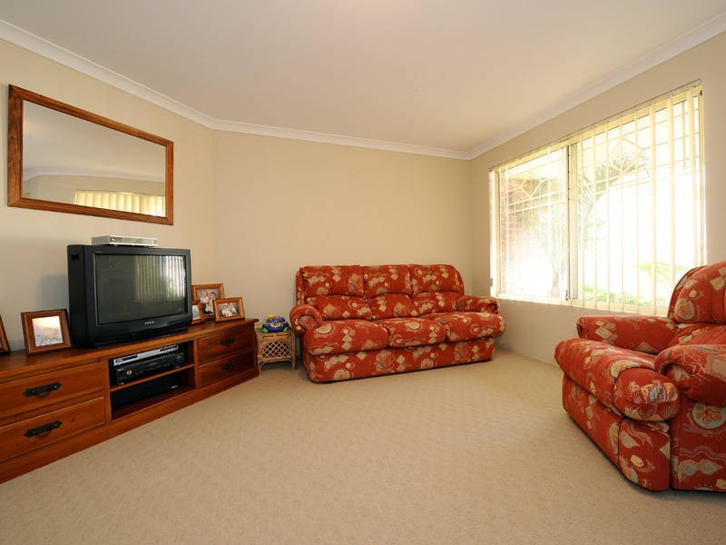 33 Boyle Avenue, Rockingham WA 6168