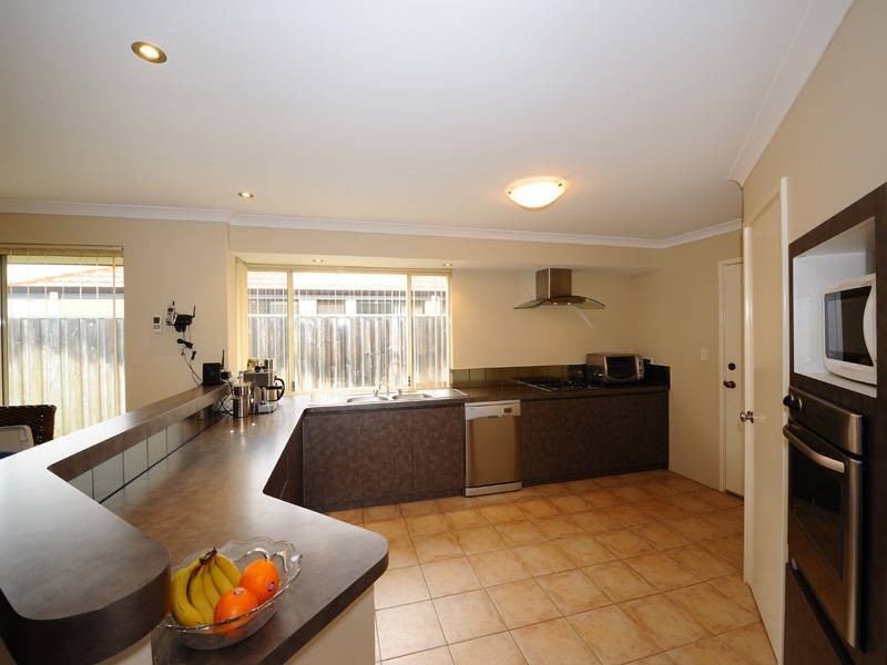 33 Boyle Avenue, Rockingham WA 6168