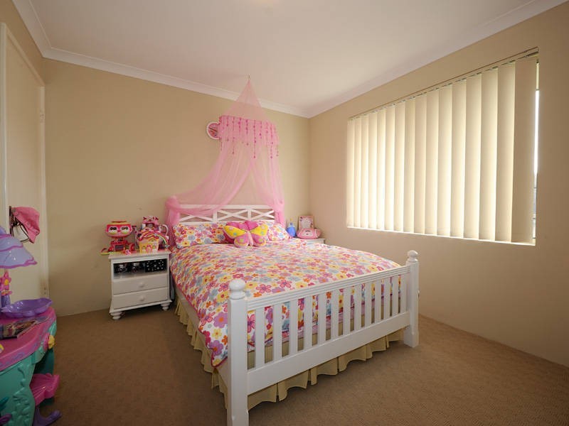 33 Boyle Avenue, Rockingham WA 6168