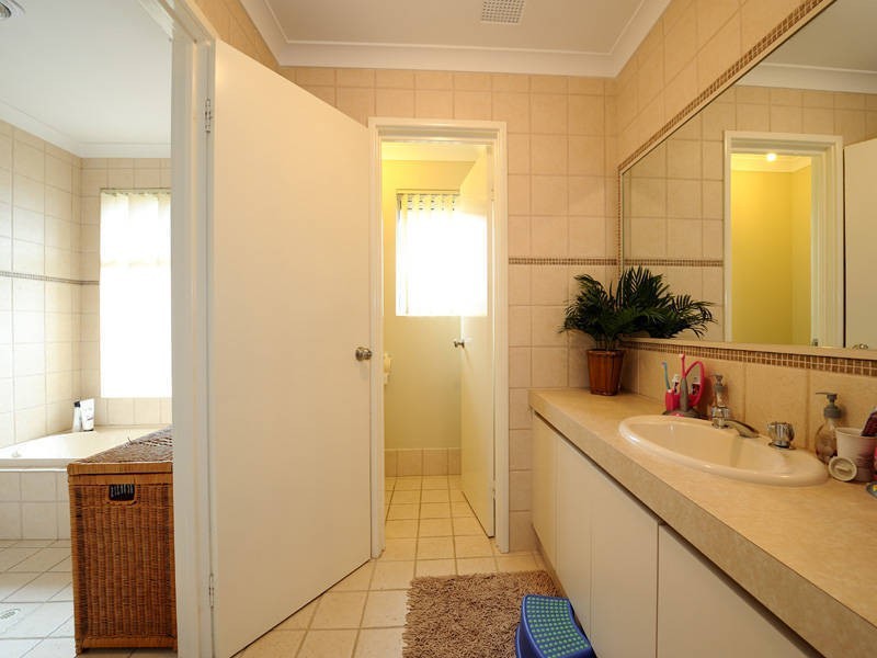 33 Boyle Avenue, Rockingham WA 6168
