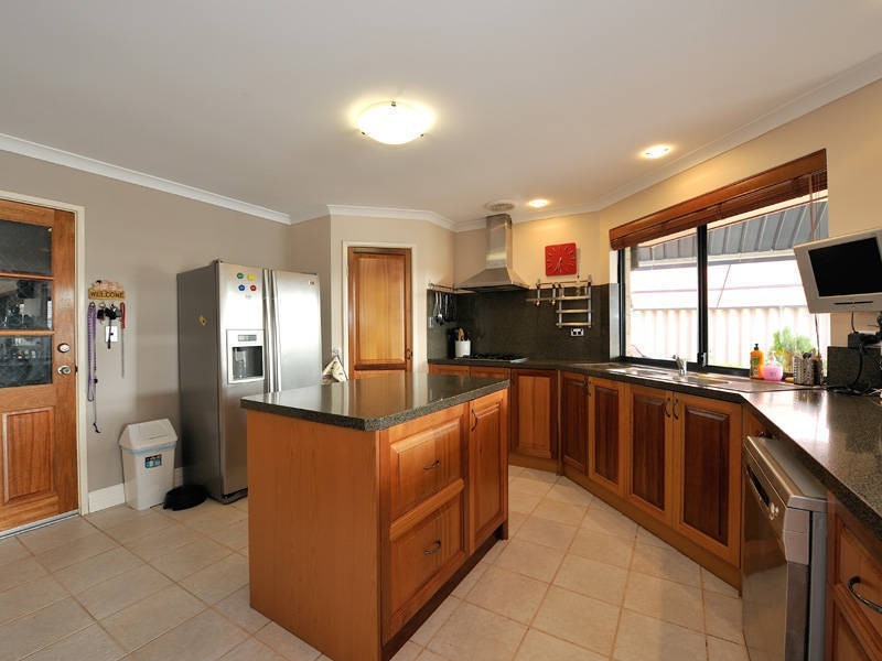 644 Safety Bay Road, Waikiki WA 6169