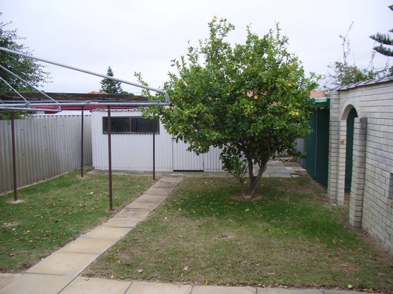 16 Seahaven Street, Safety Bay WA 6169