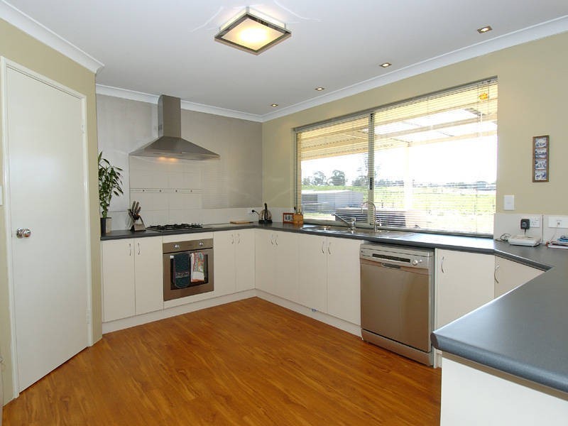 4 Hoil Chon Heights, Karnup WA 6176