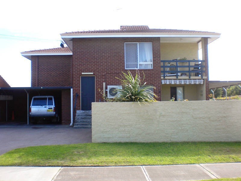 10/2-4 Parkin Street, Rockingham WA 6168