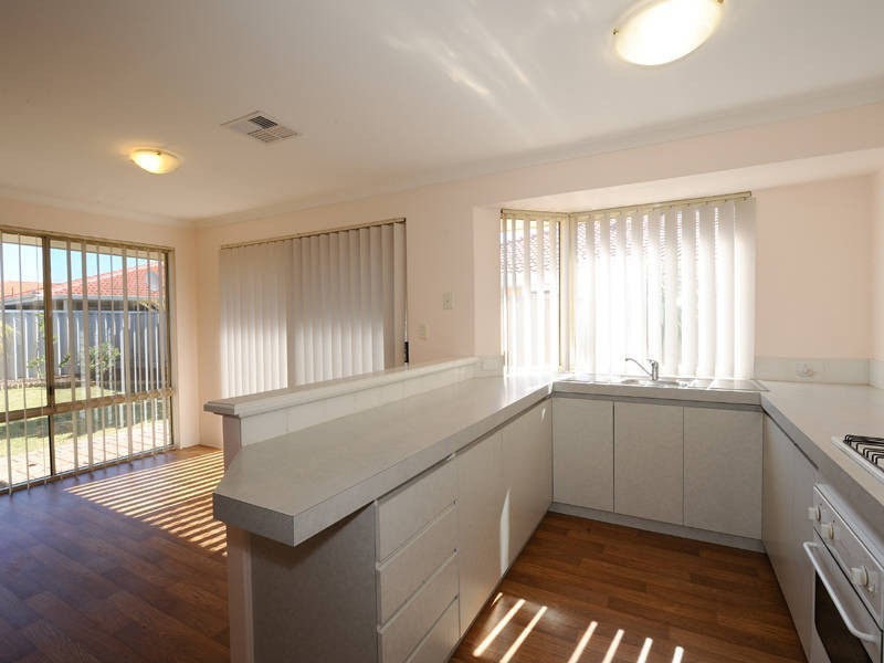 10 Melbourne Close, Port Kennedy WA 6172