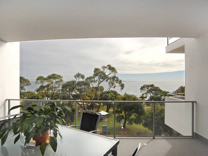 30/21 Rockingham Beach Road, Rockingham WA 6168