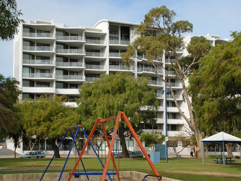 30/21 Rockingham Beach Road, Rockingham WA 6168