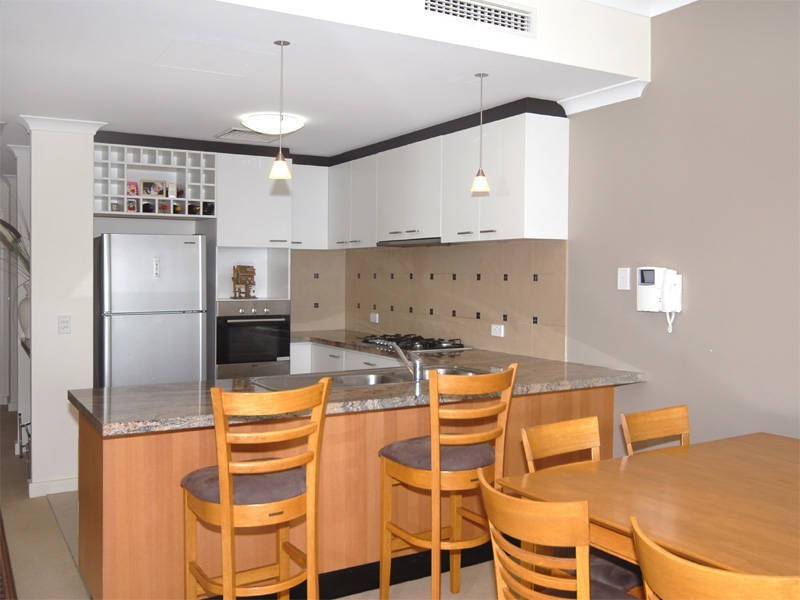 30/21 Rockingham Beach Road, Rockingham WA 6168