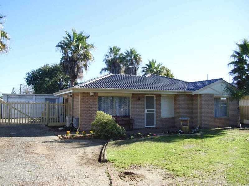 4 Grange Drive, Cooloongup WA 6168