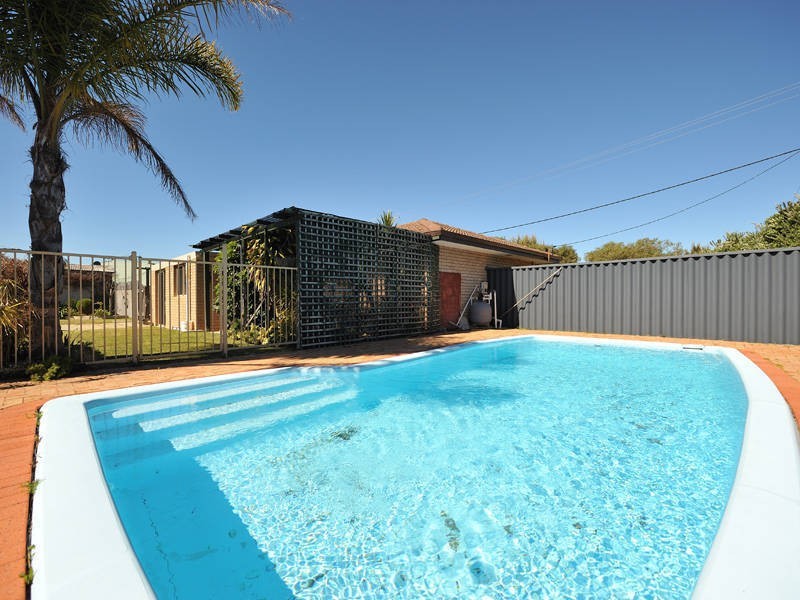 2 Axminster Street, Warnbro WA 6169