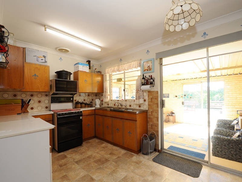 2 Axminster Street, Warnbro WA 6169