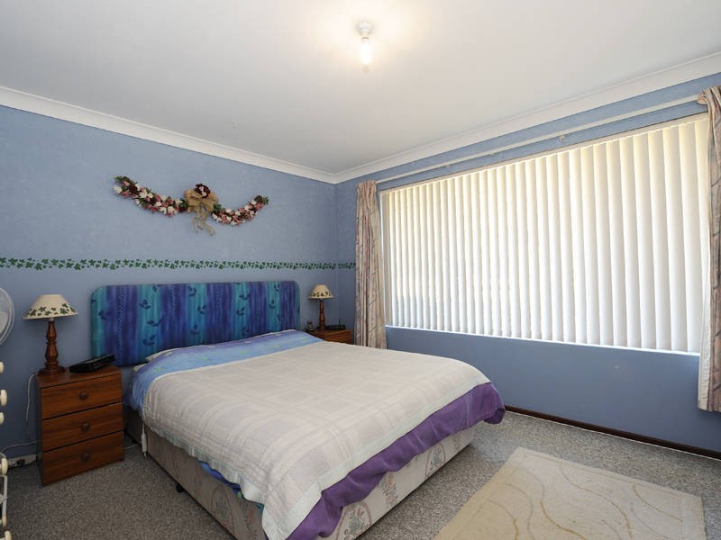 2 Axminster Street, Warnbro WA 6169