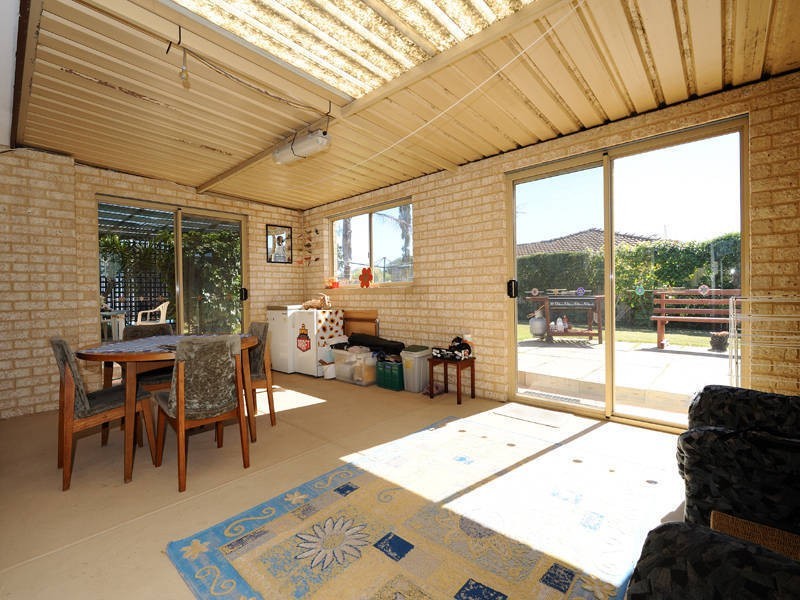 2 Axminster Street, Warnbro WA 6169