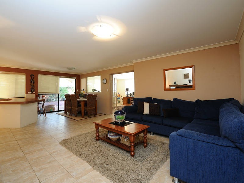 13 Morlaix Mews, Port Kennedy WA 6172