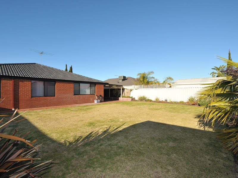 13 Morlaix Mews, Port Kennedy WA 6172