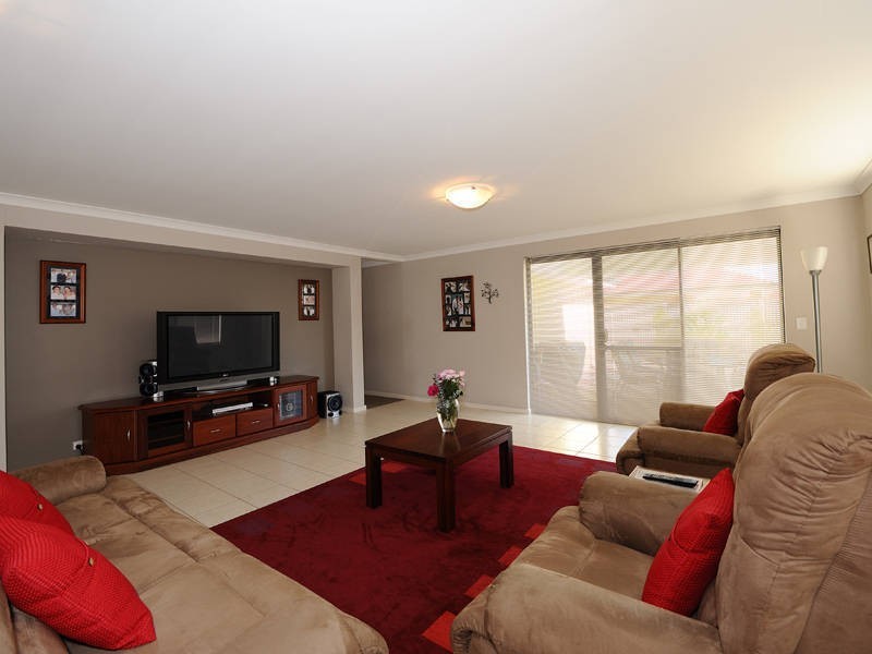 10 Sellafield Bend, Waikiki WA 6169