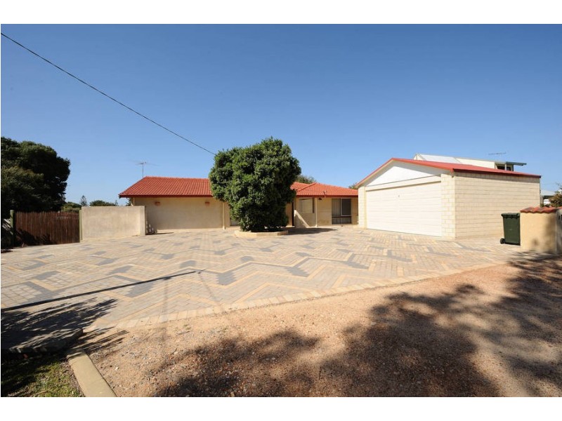 8 Turner Street, Warnbro WA 6169