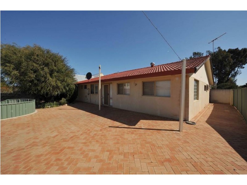 8 Turner Street, Warnbro WA 6169