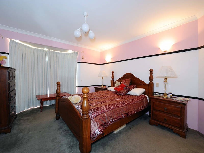 17 Moreton Crescent, Warnbro WA 6169