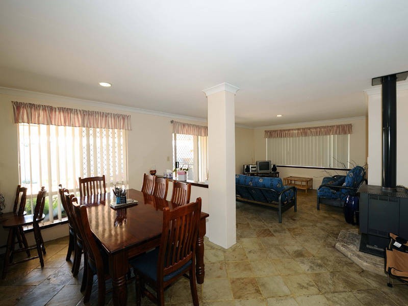 17 Moreton Crescent, Warnbro WA 6169