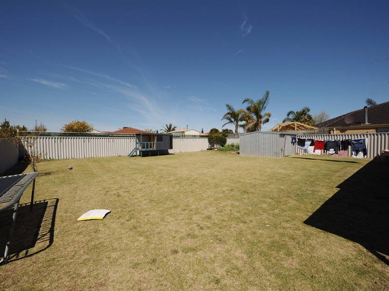 17 Moreton Crescent, Warnbro WA 6169