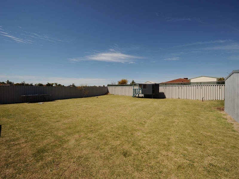 17 Moreton Crescent, Warnbro WA 6169