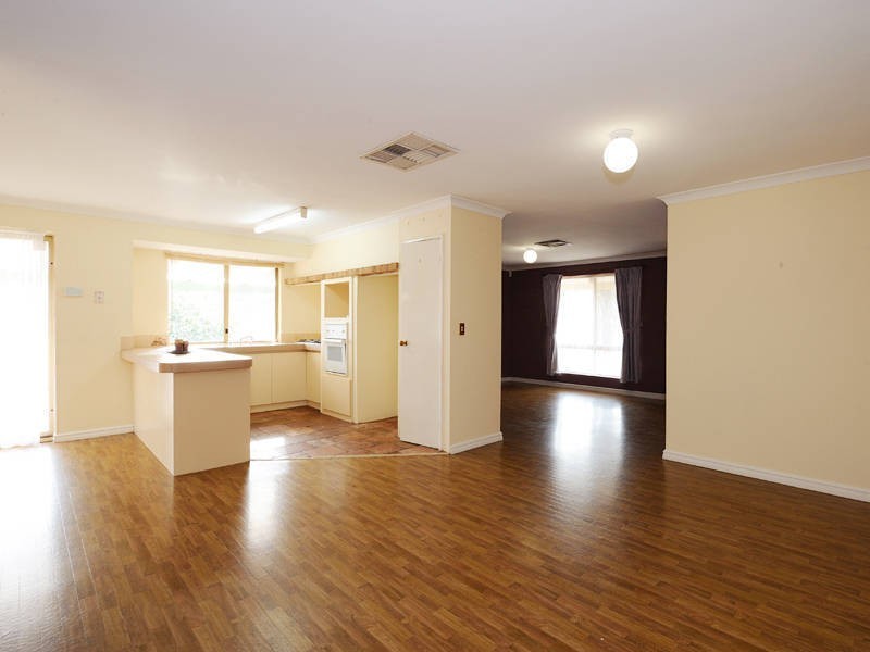 12 Darkins Retreat, Parmelia WA 6167