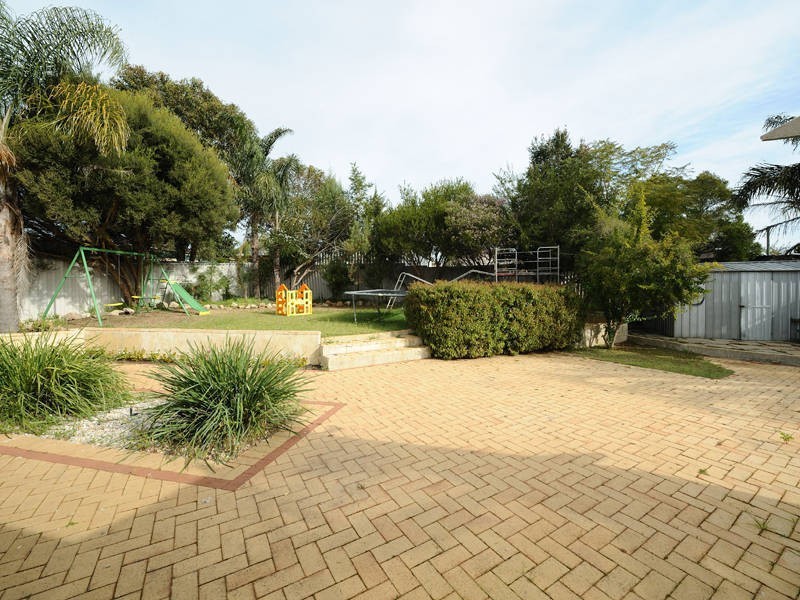 12 Darkins Retreat, Parmelia WA 6167