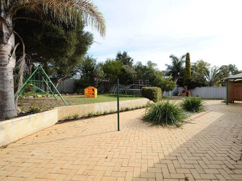 12 Darkins Retreat, Parmelia WA 6167