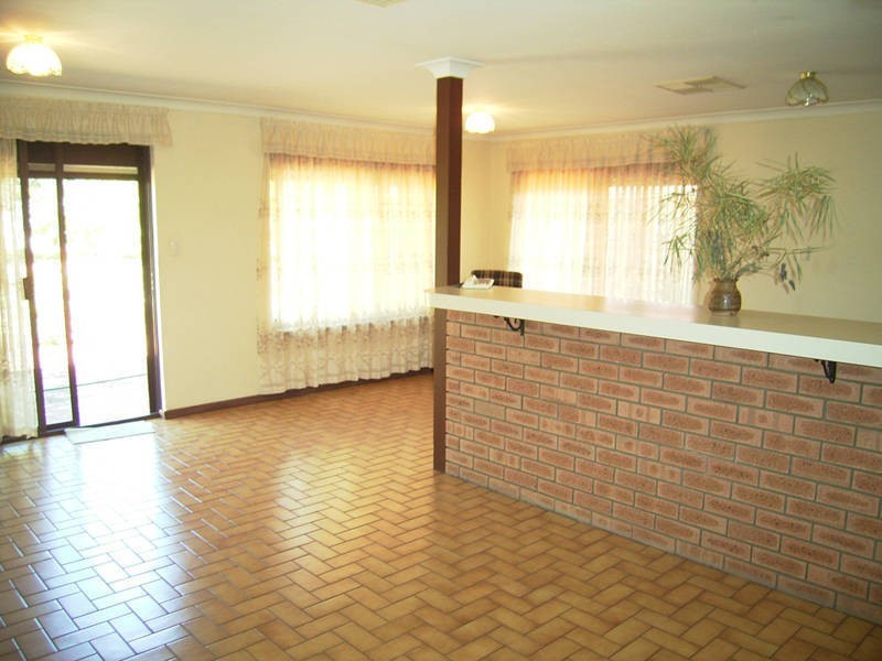 8 Kenton Way, Rockingham WA 6168