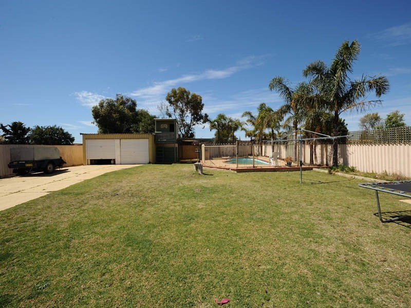 25 Bampton Way, Warnbro WA 6169