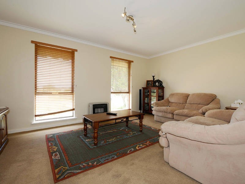 25 Bampton Way, Warnbro WA 6169