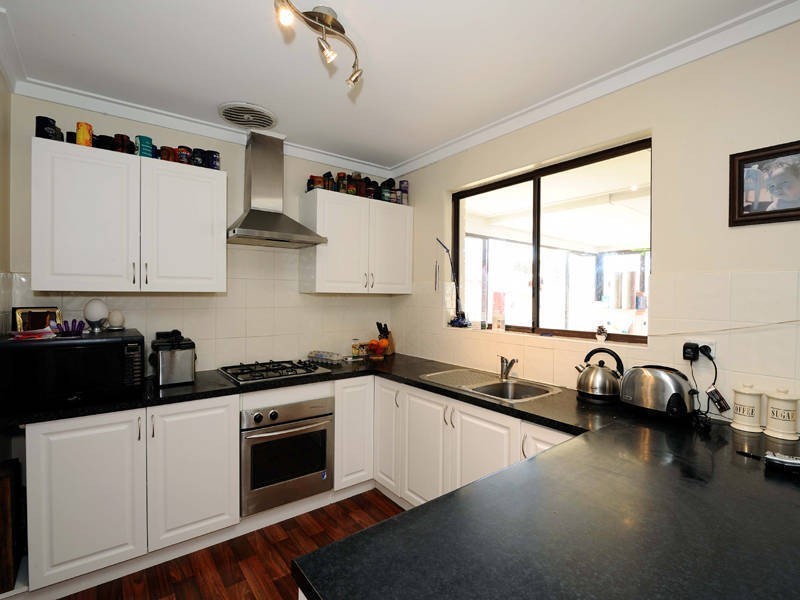 25 Bampton Way, Warnbro WA 6169