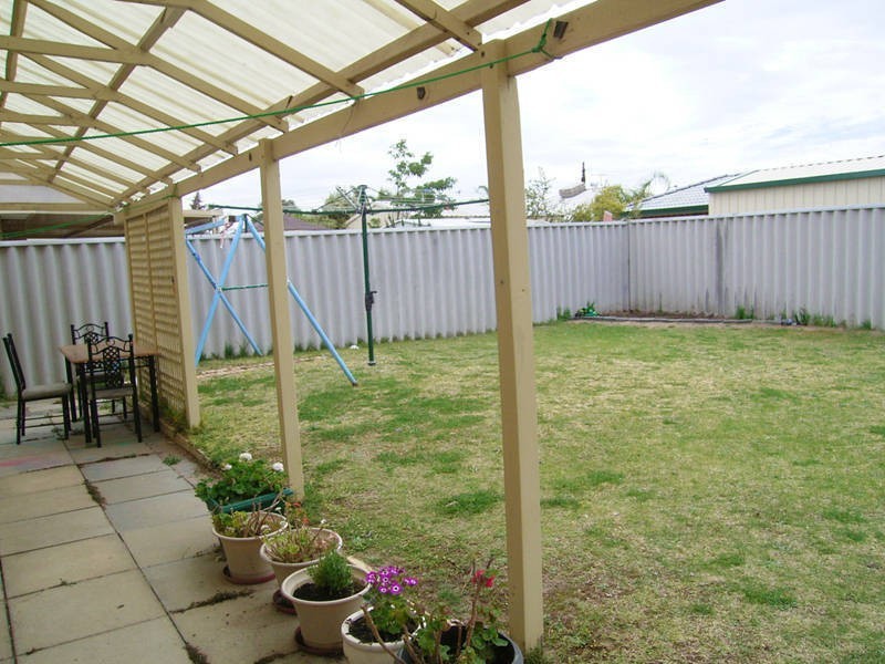 11 Pallarup Grove, Waikiki WA 6169