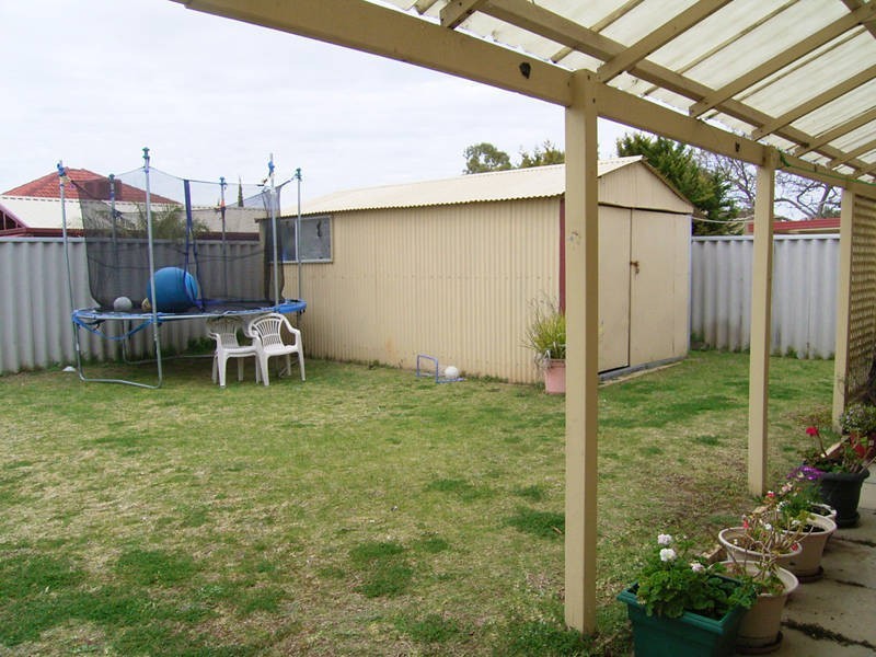 11 Pallarup Grove, Waikiki WA 6169