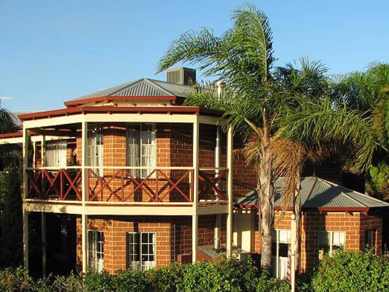 2 Smythe Street, Rockingham WA 6168