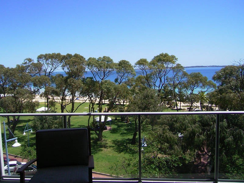 28/21 Rockingham Beach Rd, Rockingham WA 6168