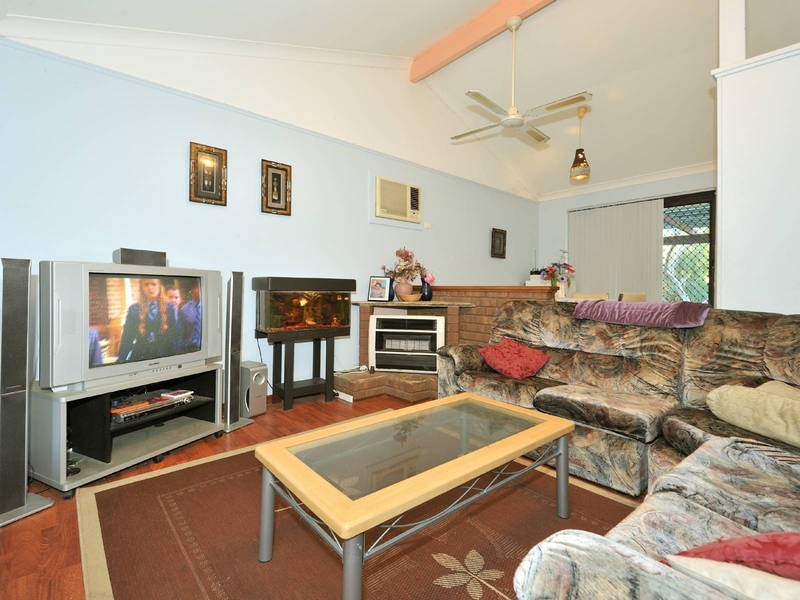 40 Haselmere Circus, Rockingham WA 6168