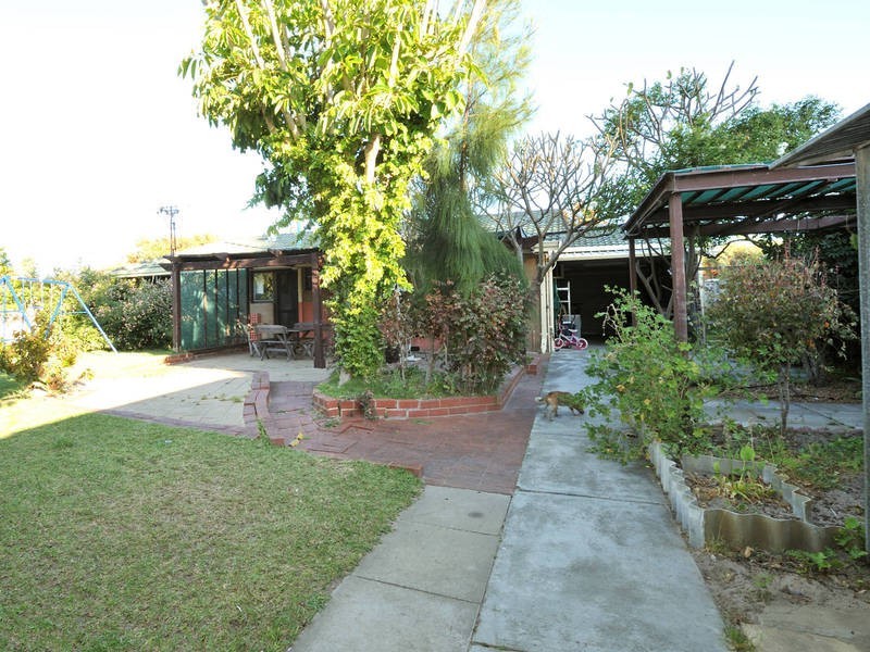 40 Haselmere Circus, Rockingham WA 6168