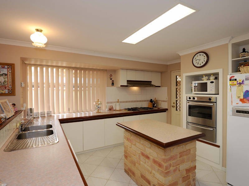 11 Ware Close, Rockingham WA 6168