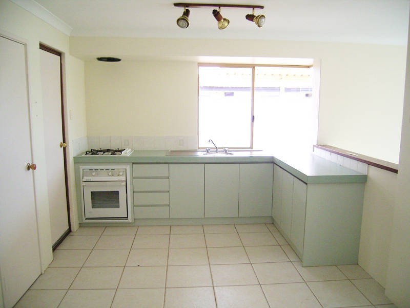 4 Maroon Place, Warnbro WA 6169