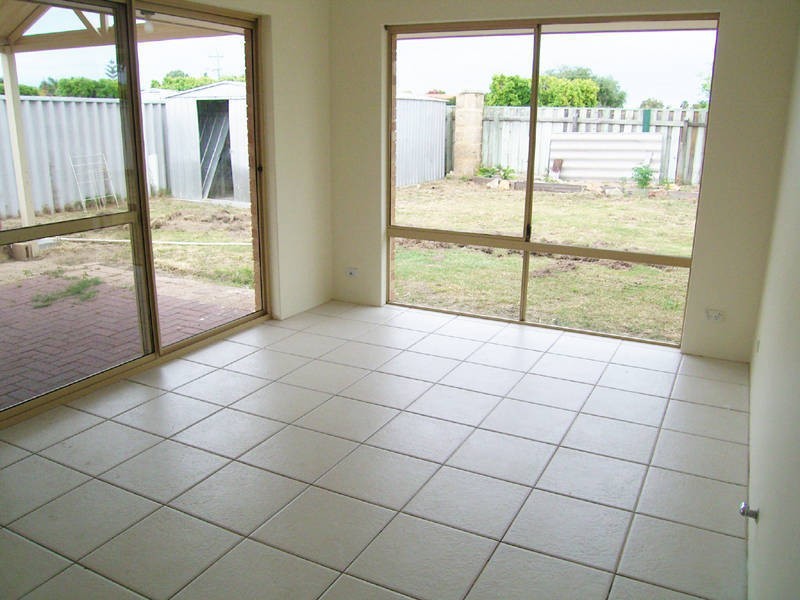 4 Maroon Place, Warnbro WA 6169