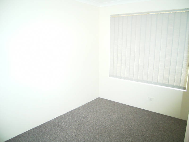 4 Maroon Place, Warnbro WA 6169