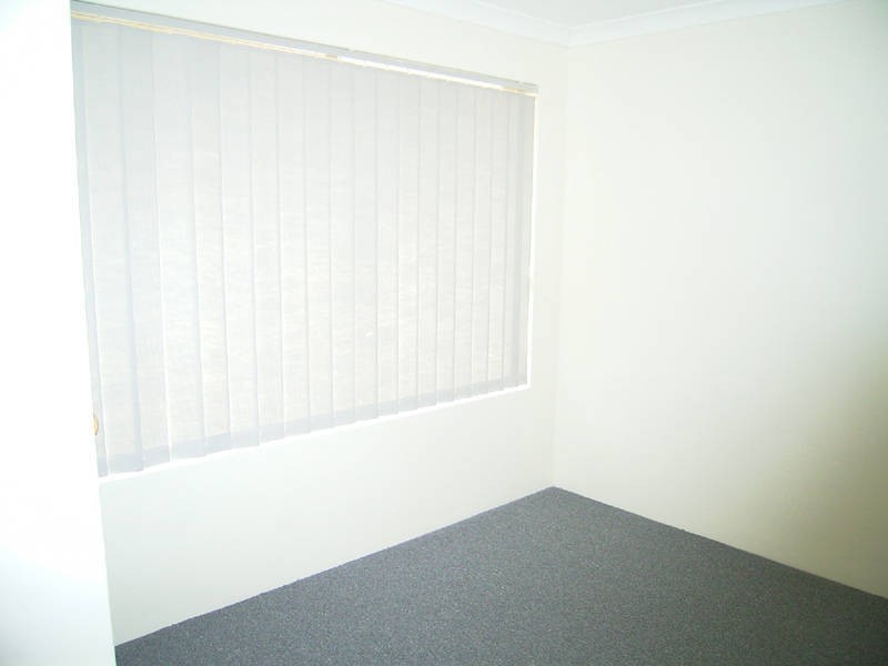 4 Maroon Place, Warnbro WA 6169