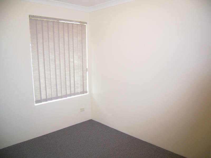 4 Maroon Place, Warnbro WA 6169