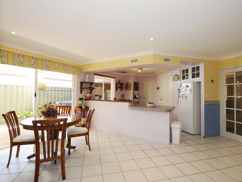 7 Silvertop Circle, Warnbro WA 6169