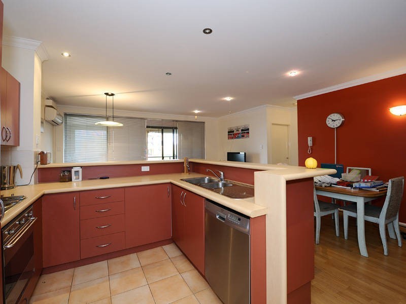 202/4-6 Doepel Street, North Fremantle WA 6159