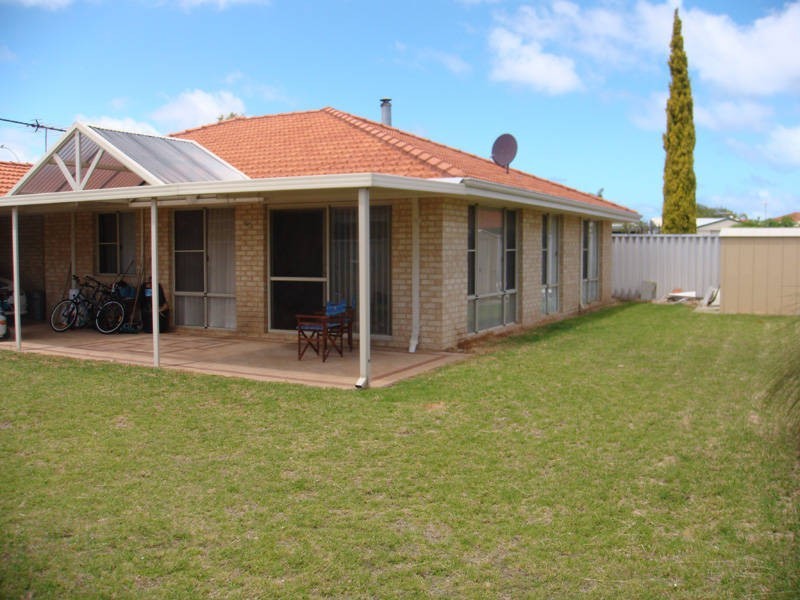 13 Chittering Place, Cooloongup WA 6168