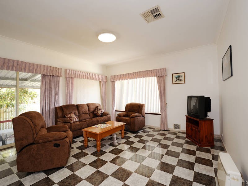 37 Diamantina Way, Rockingham WA 6168