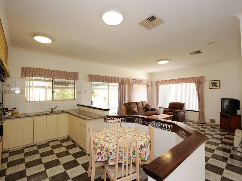 37 Diamantina Way, Rockingham WA 6168